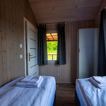 펜션 Kwiatkowo - Caloroczny Kompleks Z Baliami I Letnia Plaza *